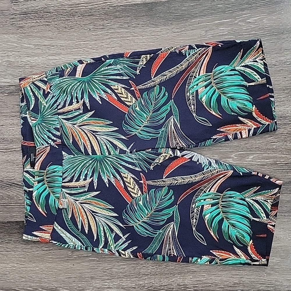 T TAHARI Pull on Bermuda shorts